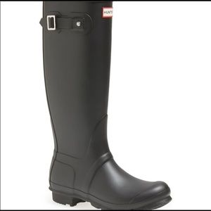 Tall Hunter Matte Black Rainboots NWT